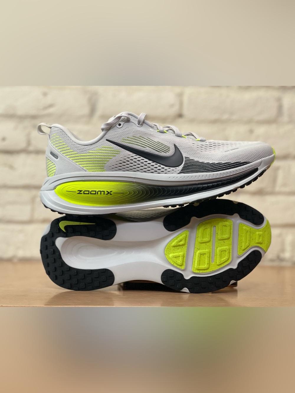 Nike Vomero 18 Photon Dust Volt Black HM6803-021 Men Sizes Gym Running Shoes